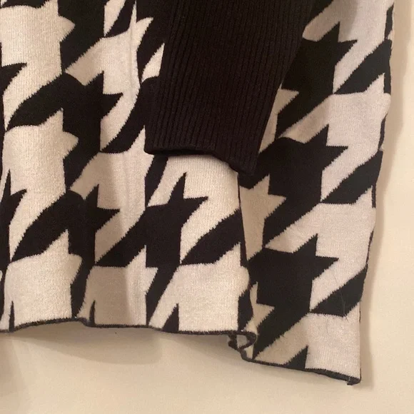 Joseph A. Black and White Houndstooth Turtleneck Sweater - Picture 6 of 10